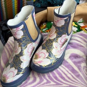 Western Cheif Rain boots Floral Multicolored size 6 EUC